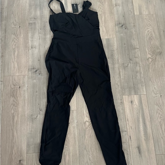 Fashion Nova Pants - NWT Fashion Nova Curve stretch jumpsuit